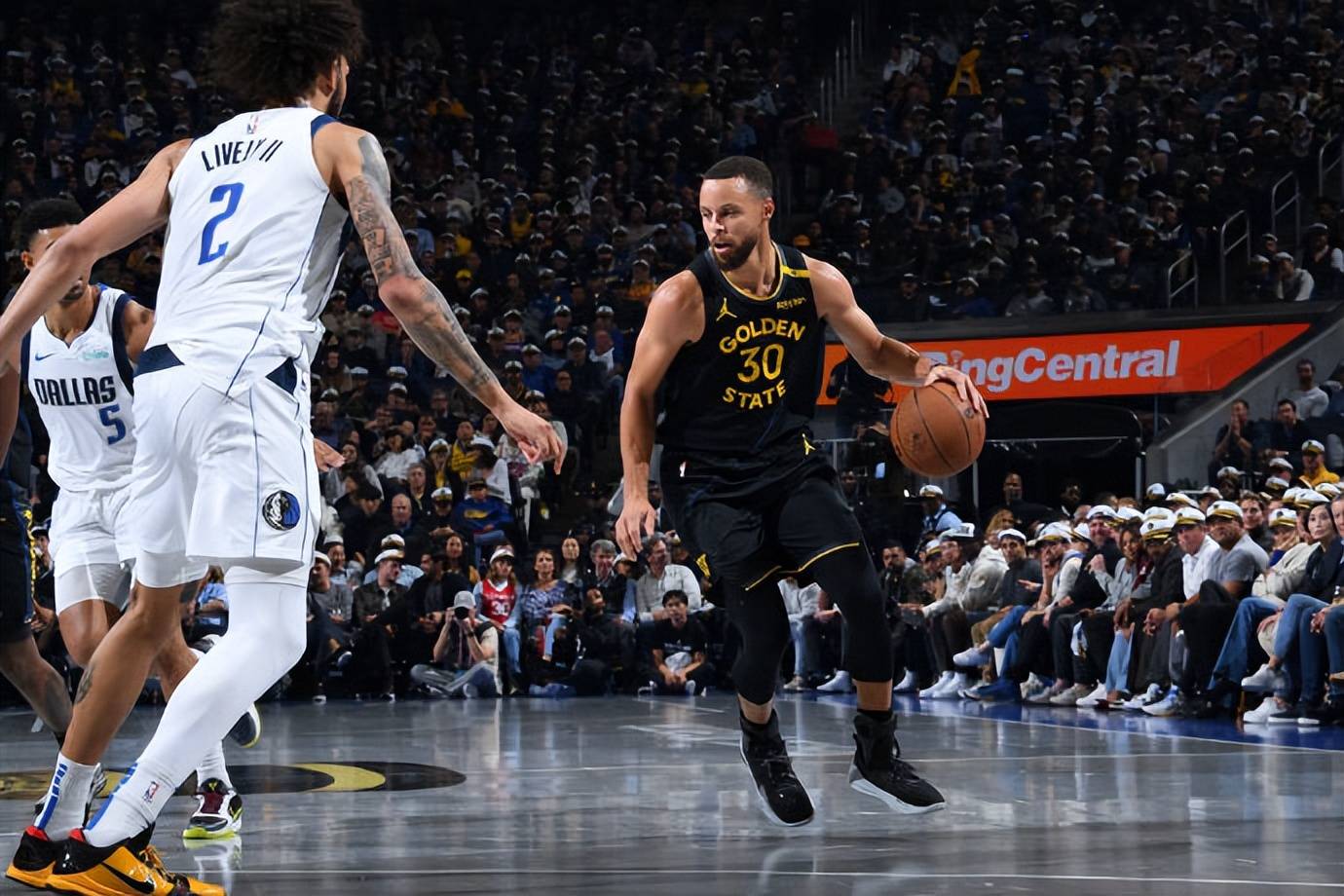 NBA外线射手大PK：库里对阵汤普森，谁才是最佳？的简单介绍