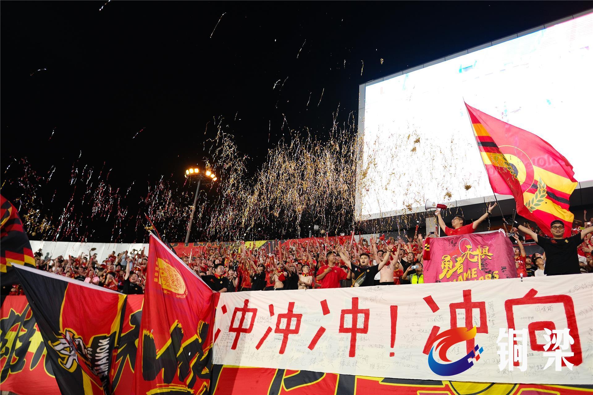天博体育下载-新华社：38元票＋球迷专列，重庆铜梁龙创中甲“新玩法”