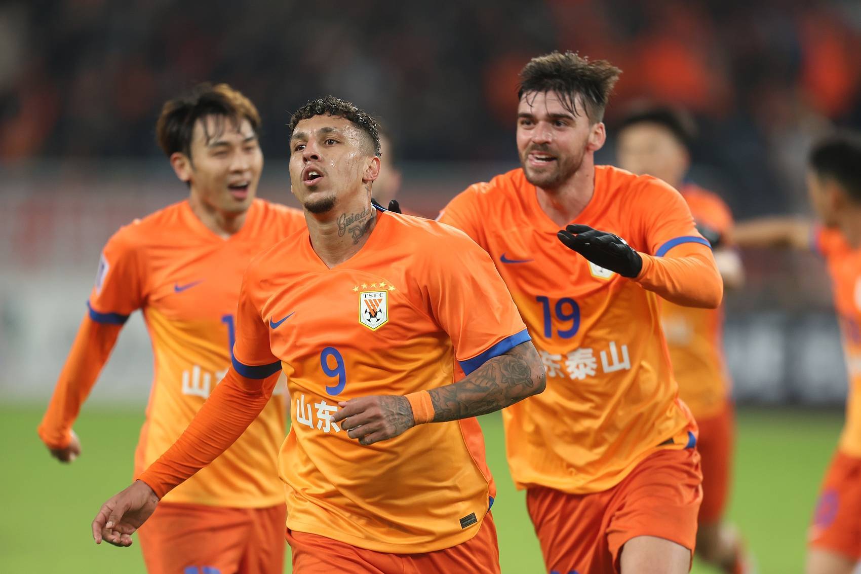 关于3-1，山东泰山终结2连败，泽卡双响，36岁邓卓翔率队2连胜终结的信息